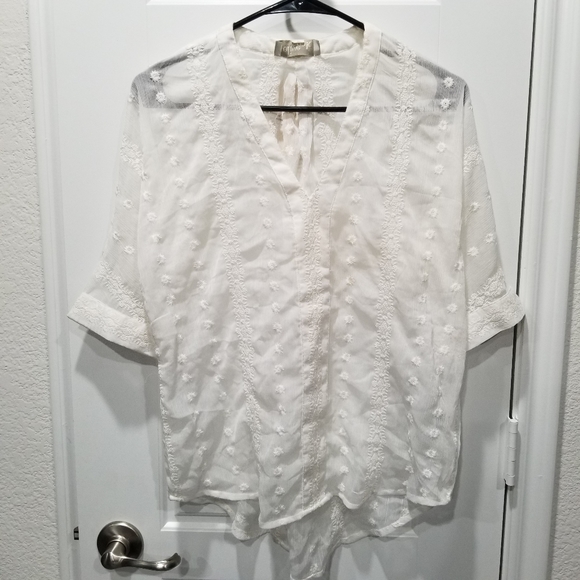 Olive and Oak White Sheer Eyelet Full Shoulder Front Blouse Popover Size S NWT - Picture 1 of 8